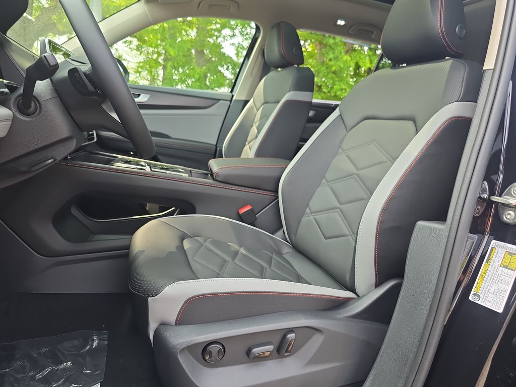 2025 Volkswagen Atlas Peak Edition SE photo 2