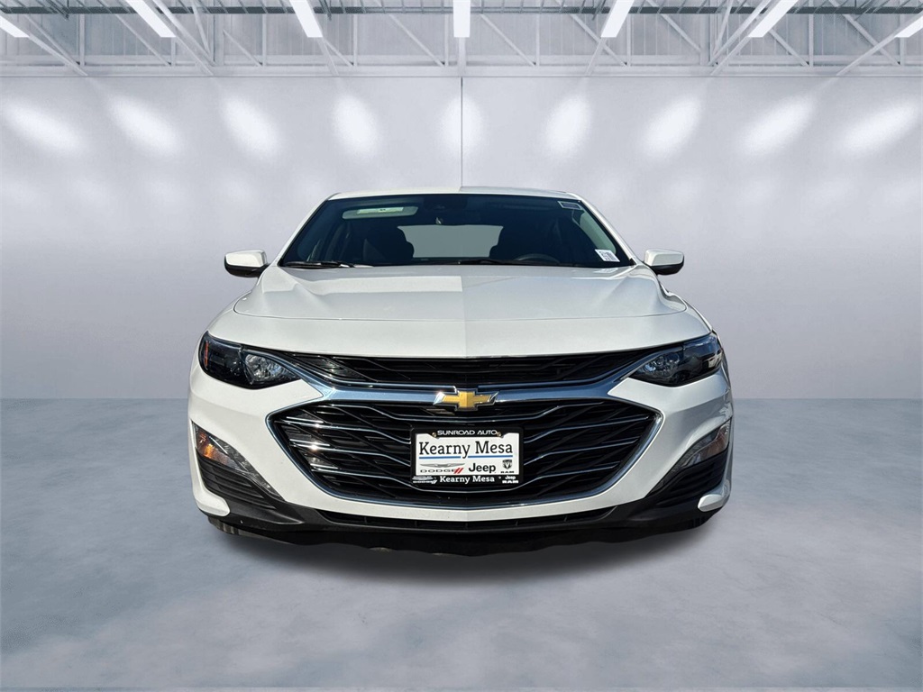 2023 Chevrolet Malibu 1LT photo 2