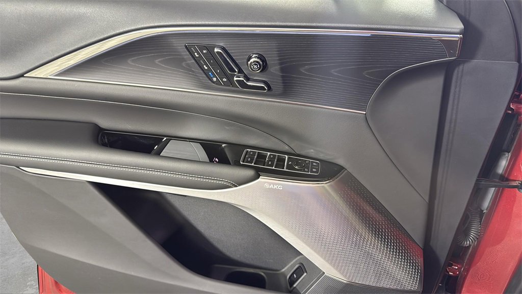 2024 Cadillac Lyriq Luxury photo 26