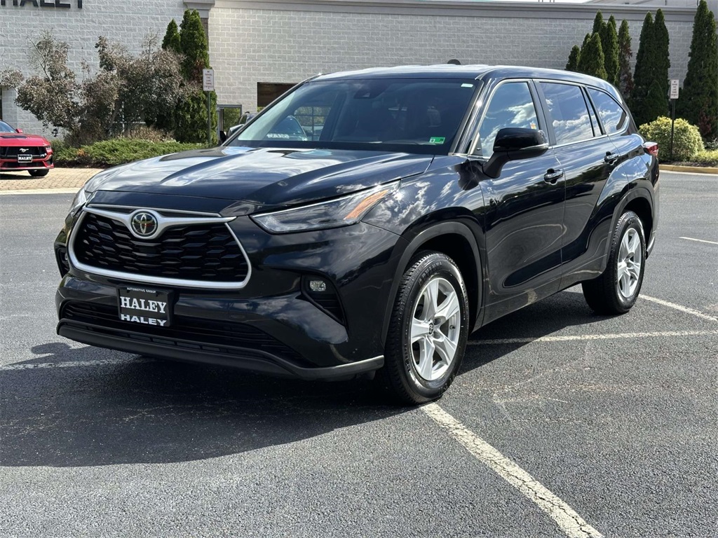 2023 Toyota Highlander LE photo 12