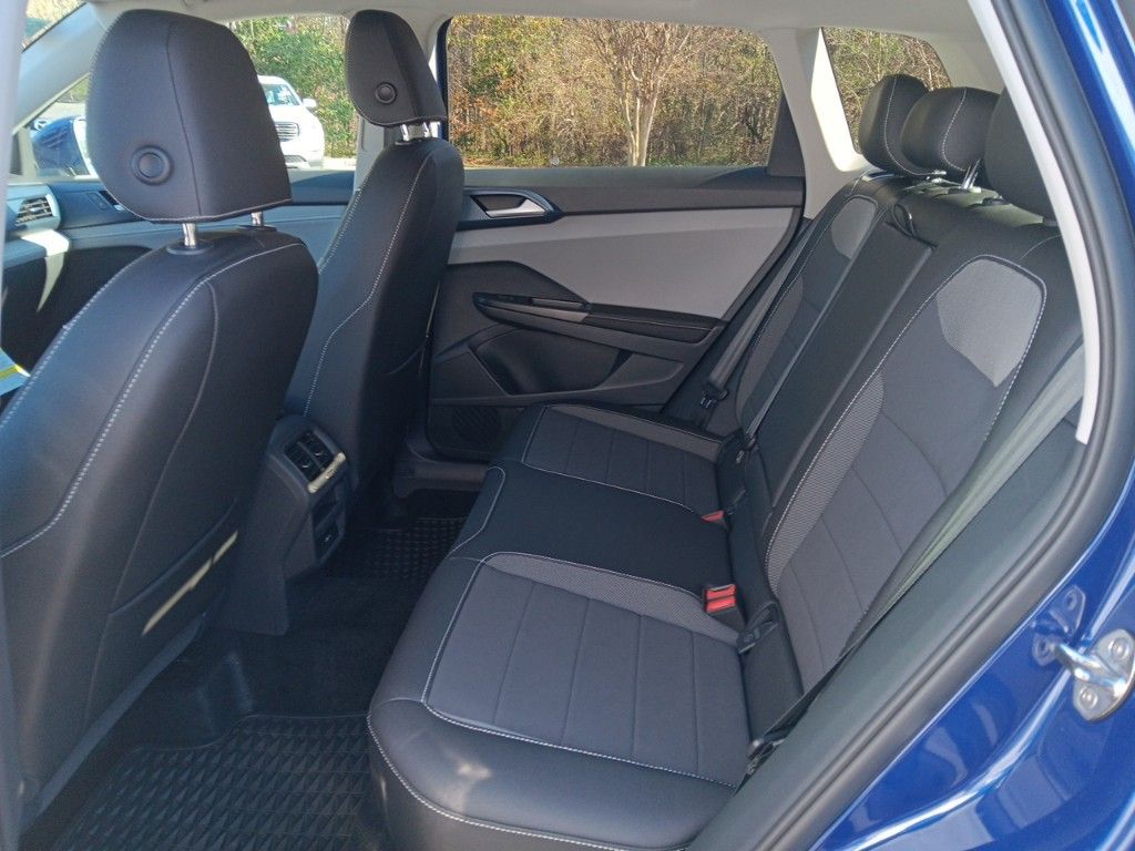 2024 Volkswagen Taos SE photo 22