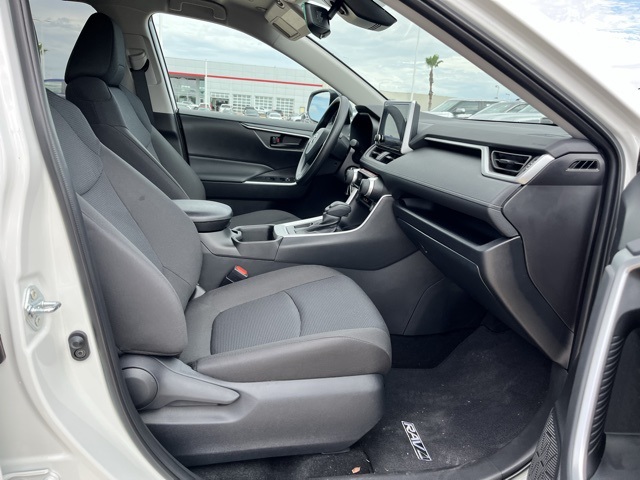 2025 Toyota RAV4 LE photo 22