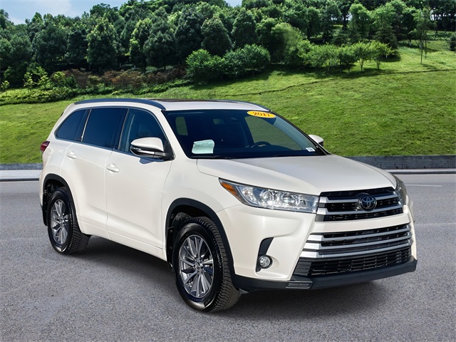 2017 Toyota Highlander XLE's photo