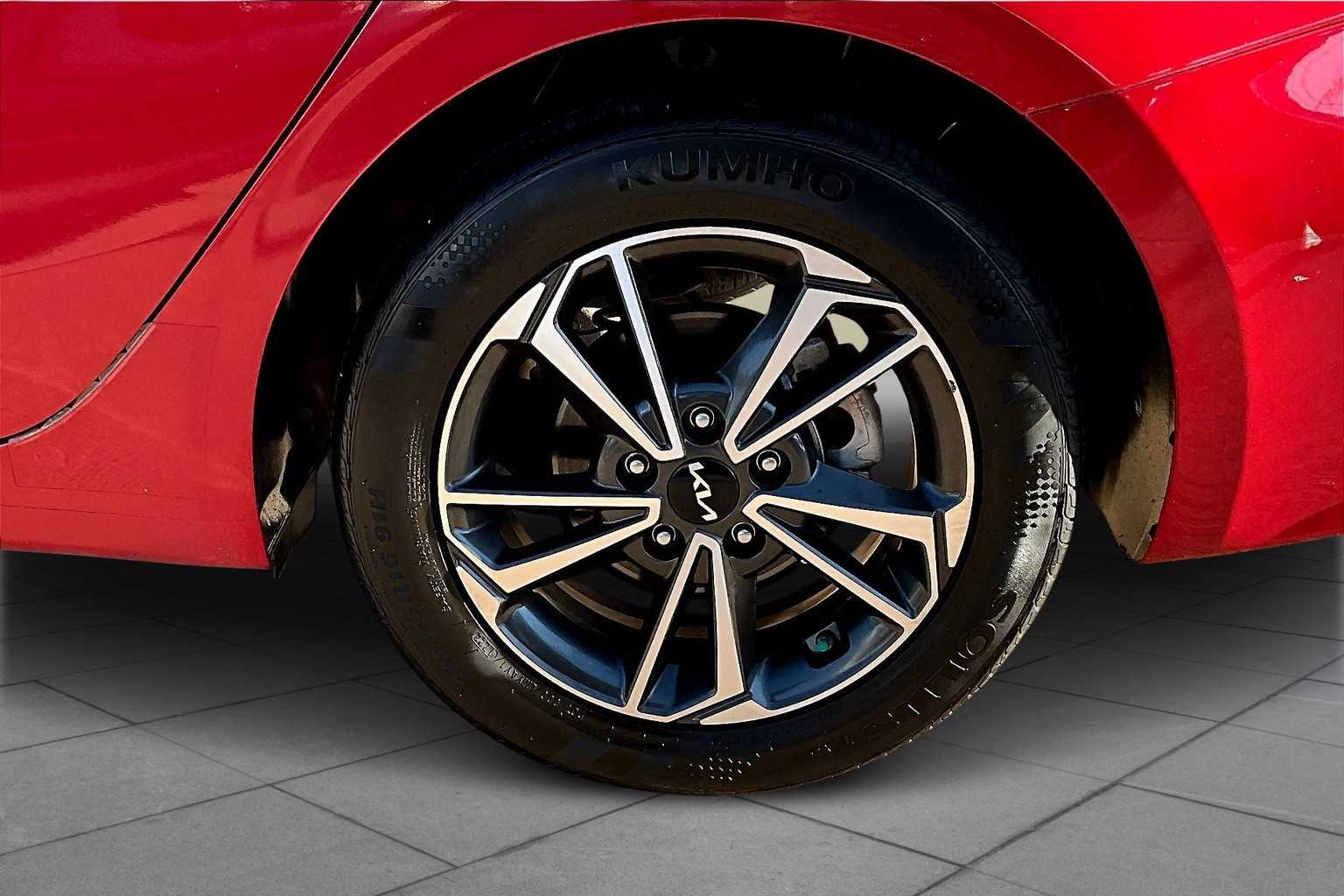 2023 Kia Forte LXS photo 9