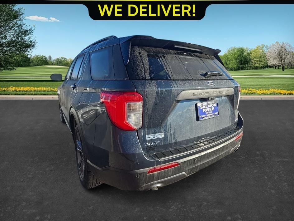 2023 Ford Explorer XLT photo 2