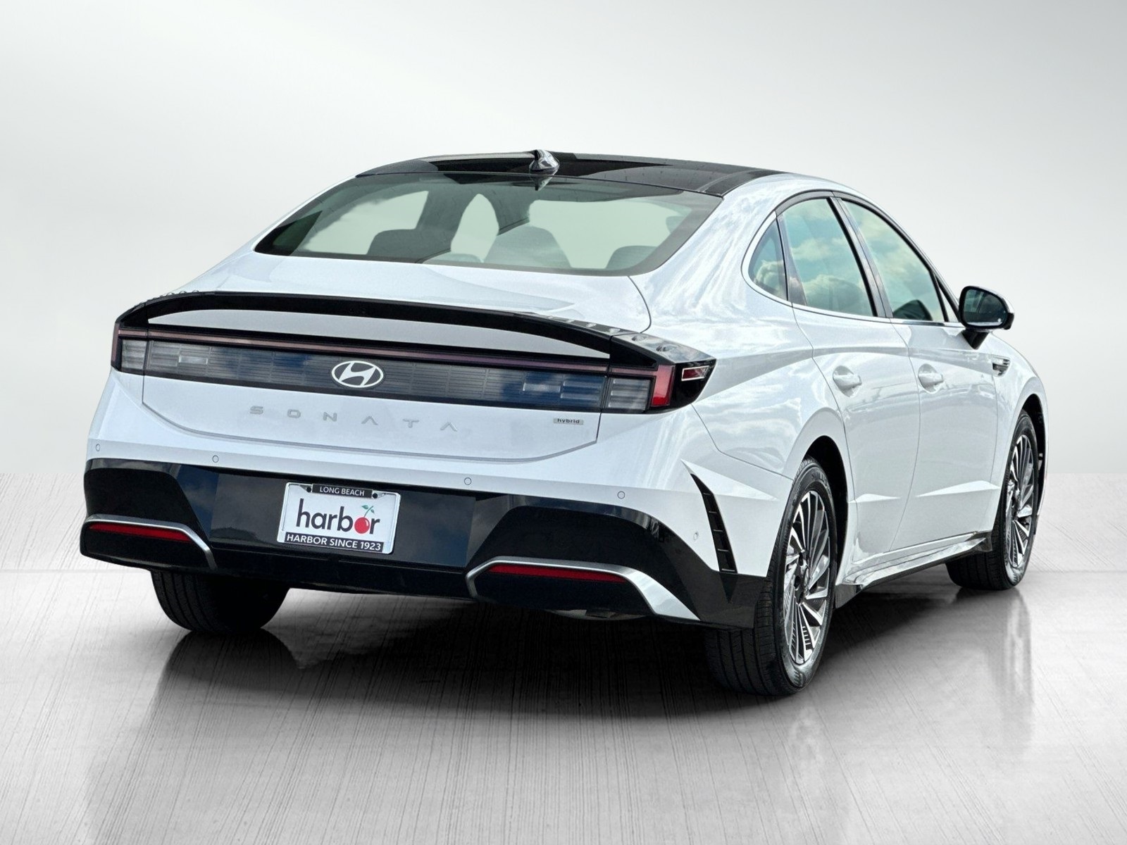 2025 Hyundai Sonata Hybrid Limited photo 3