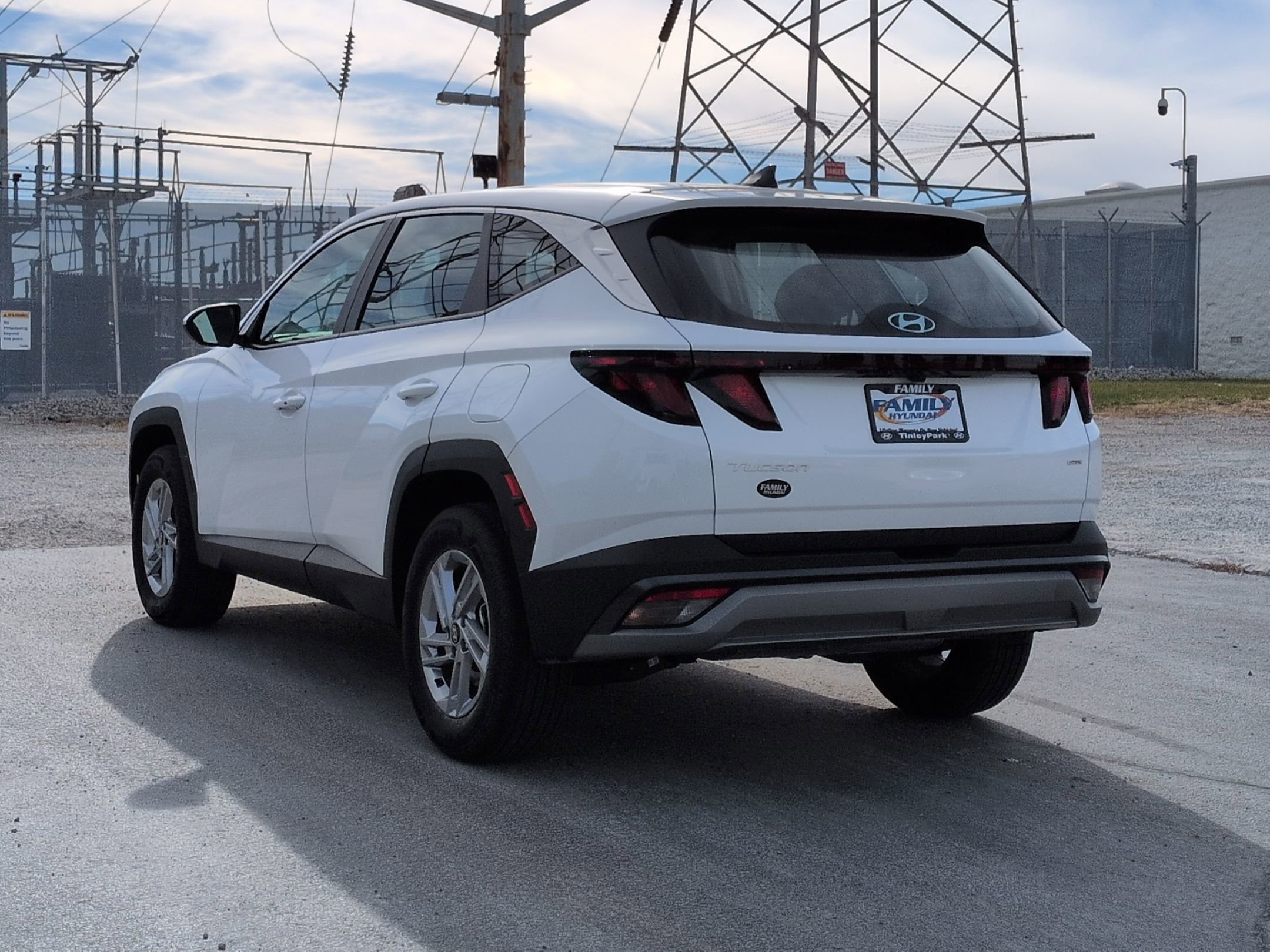 2025 Hyundai Tucson SE photo 3