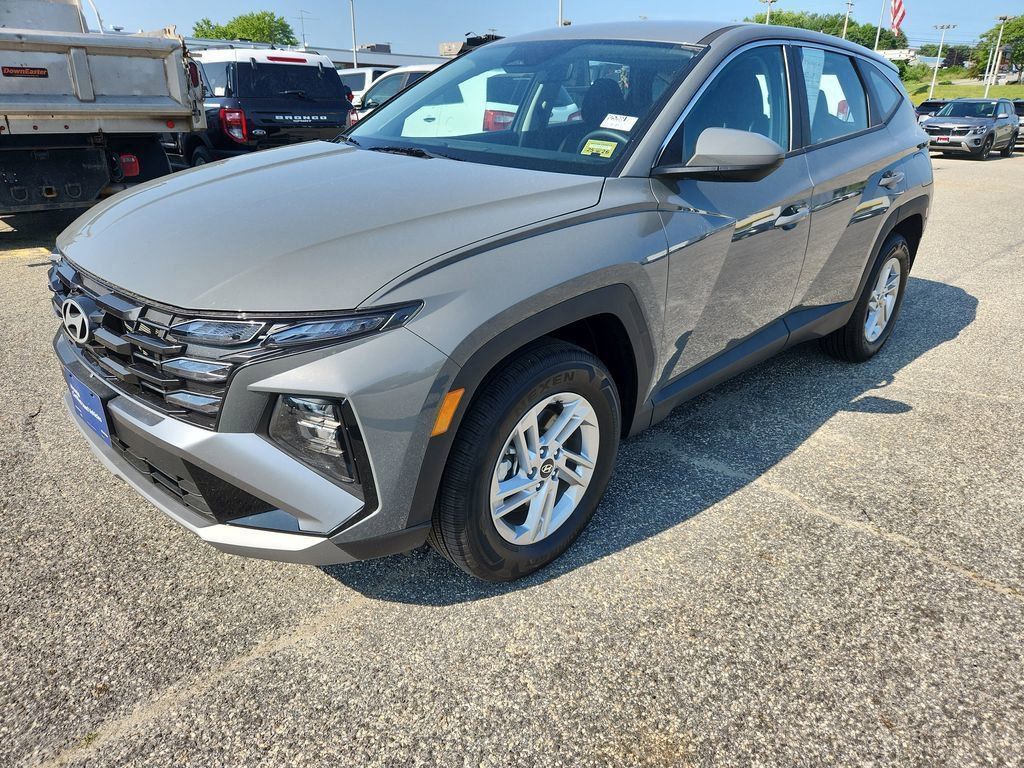 2025 Hyundai Tucson SE photo 2