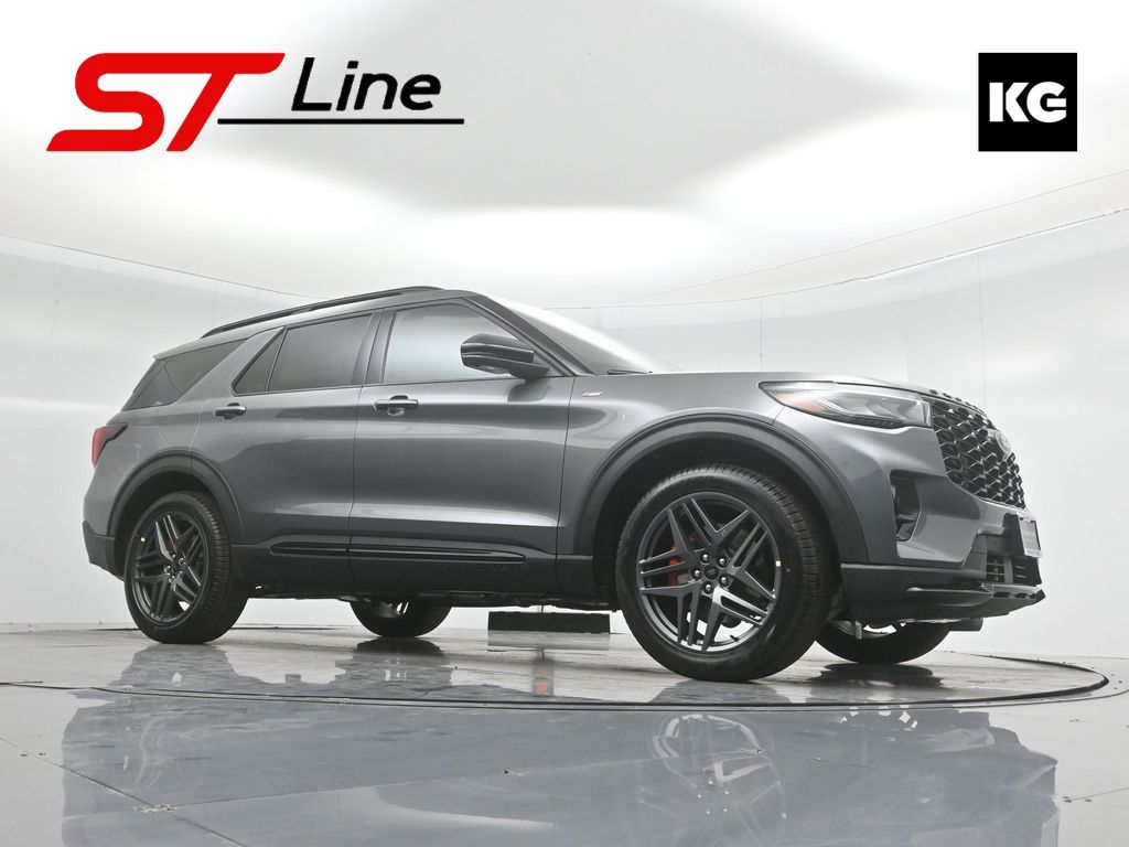 2025 Ford Explorer ST-LINE's photo