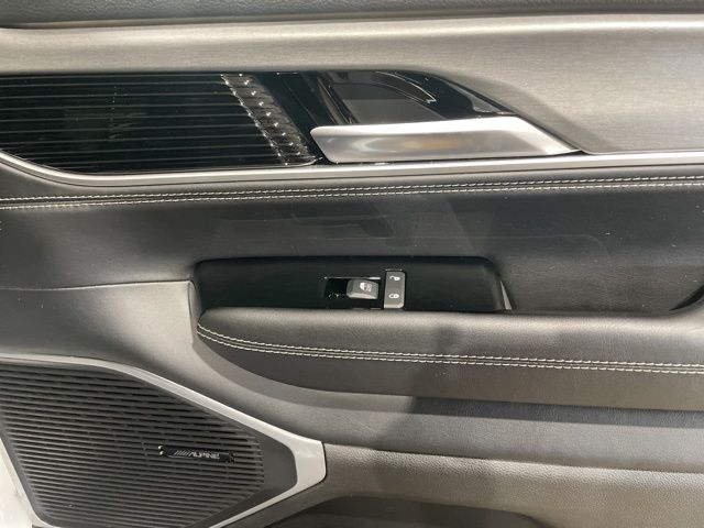 2025 Jeep Wagoneer L Series II Carbide photo 25