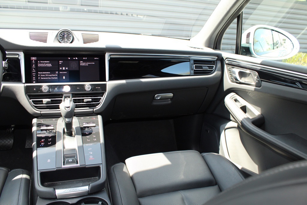 2024 Porsche Macan Base photo 19