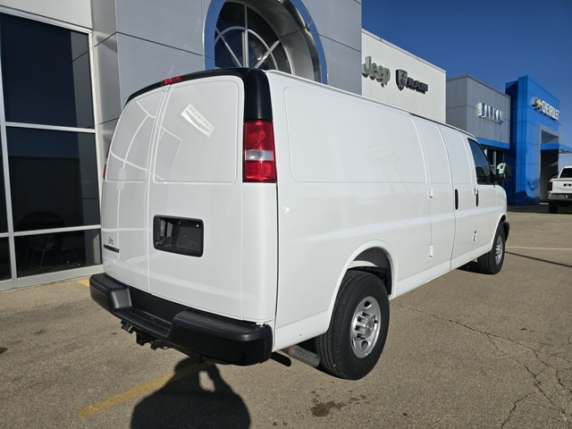 2025 Chevrolet Express 2500 Work Van photo 4
