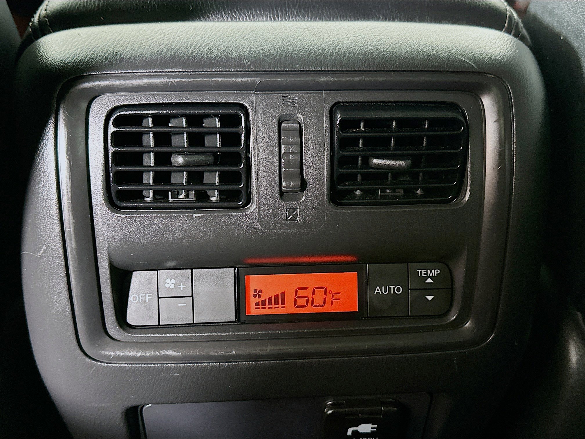 2015 Nissan Pathfinder Platinum photo 24