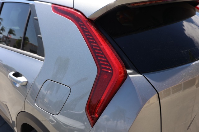 2023 Kia Niro LX photo 5