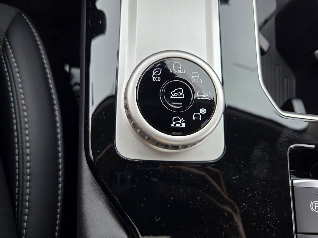 2025 Mitsubishi Outlander SE photo 26