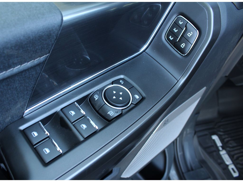 2025 Ford F-150 Lariat photo 3