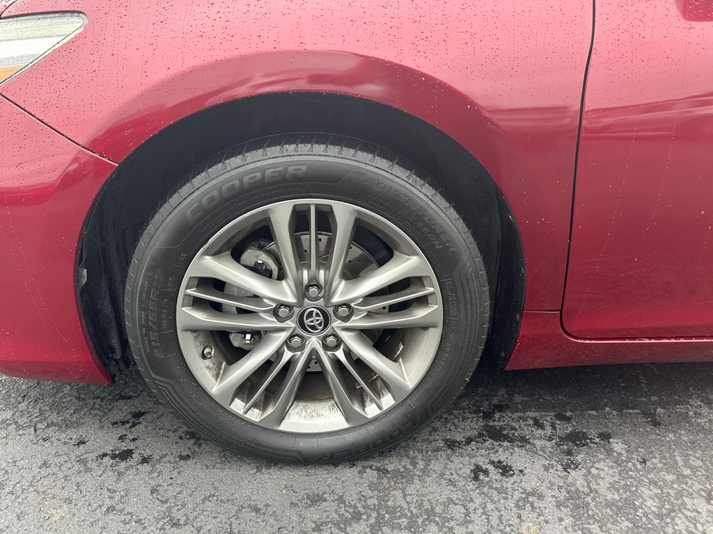 2017 Toyota Camry SE photo 9