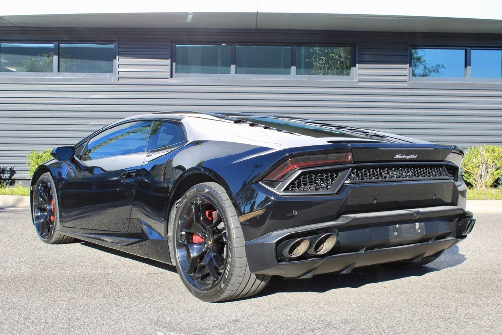 2016 Lamborghini Huracan LP 580-2 RWD photo 3