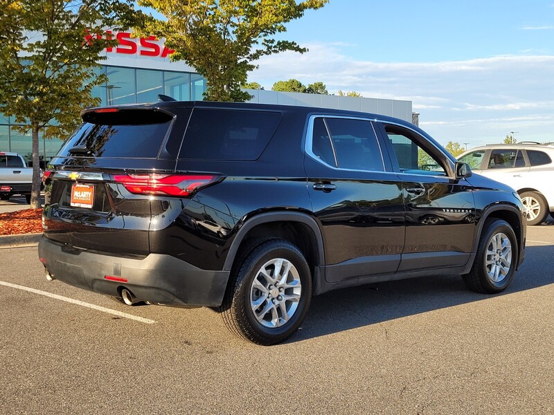 2023 Chevrolet Traverse LS photo 3
