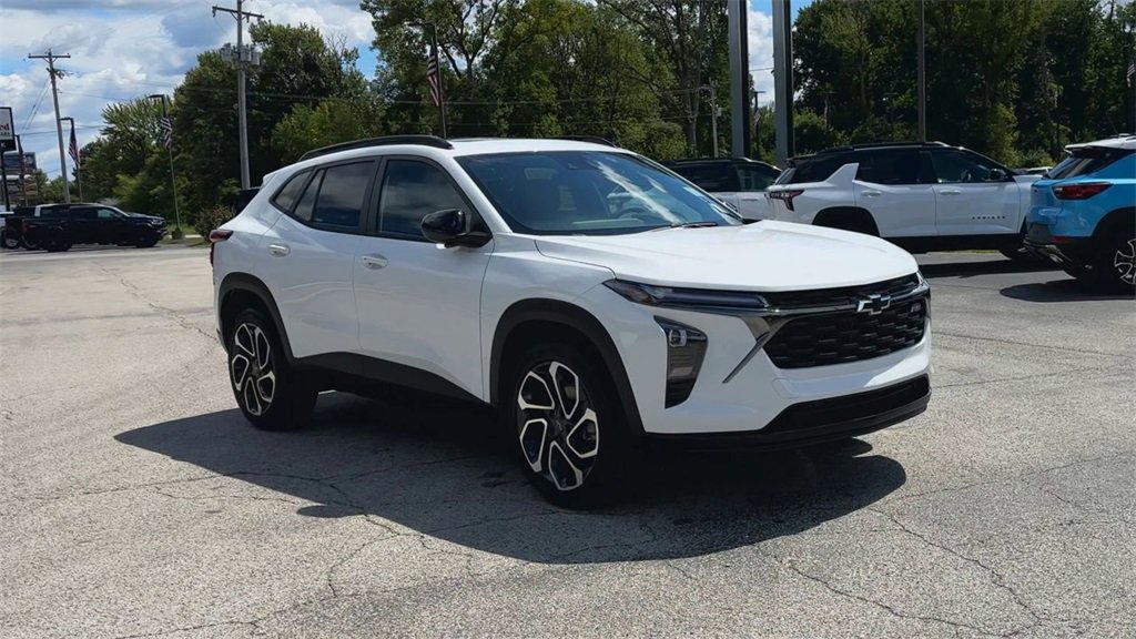 2025 Chevrolet Trax photo 3