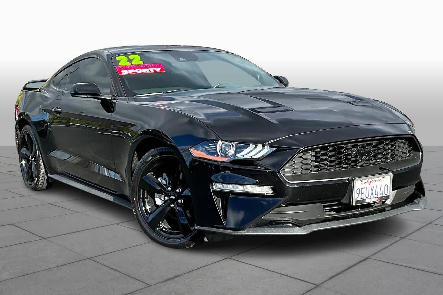 2022 Ford Mustang EcoBoost photo 2