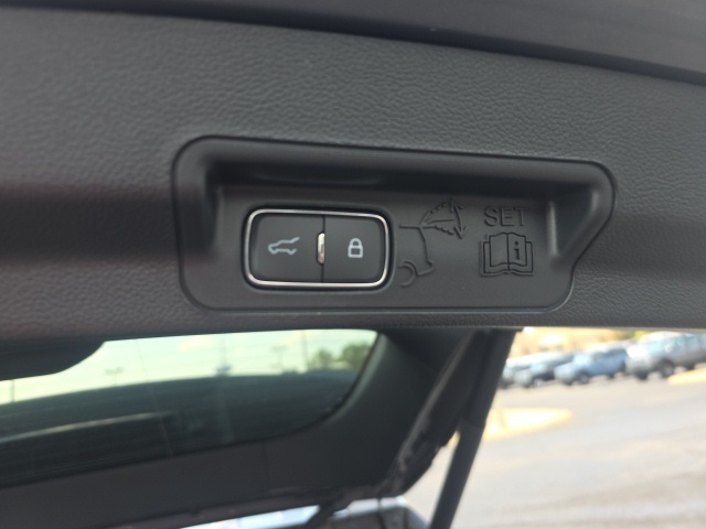 2024 Ford Explorer ST photo 11
