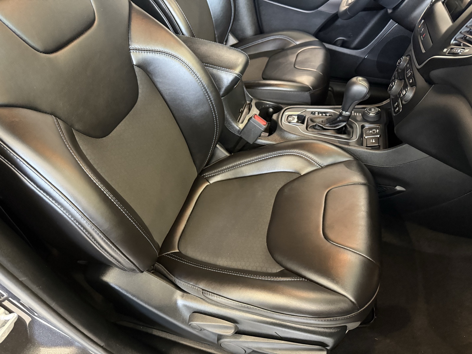 2019 Jeep Cherokee Latitude photo 28