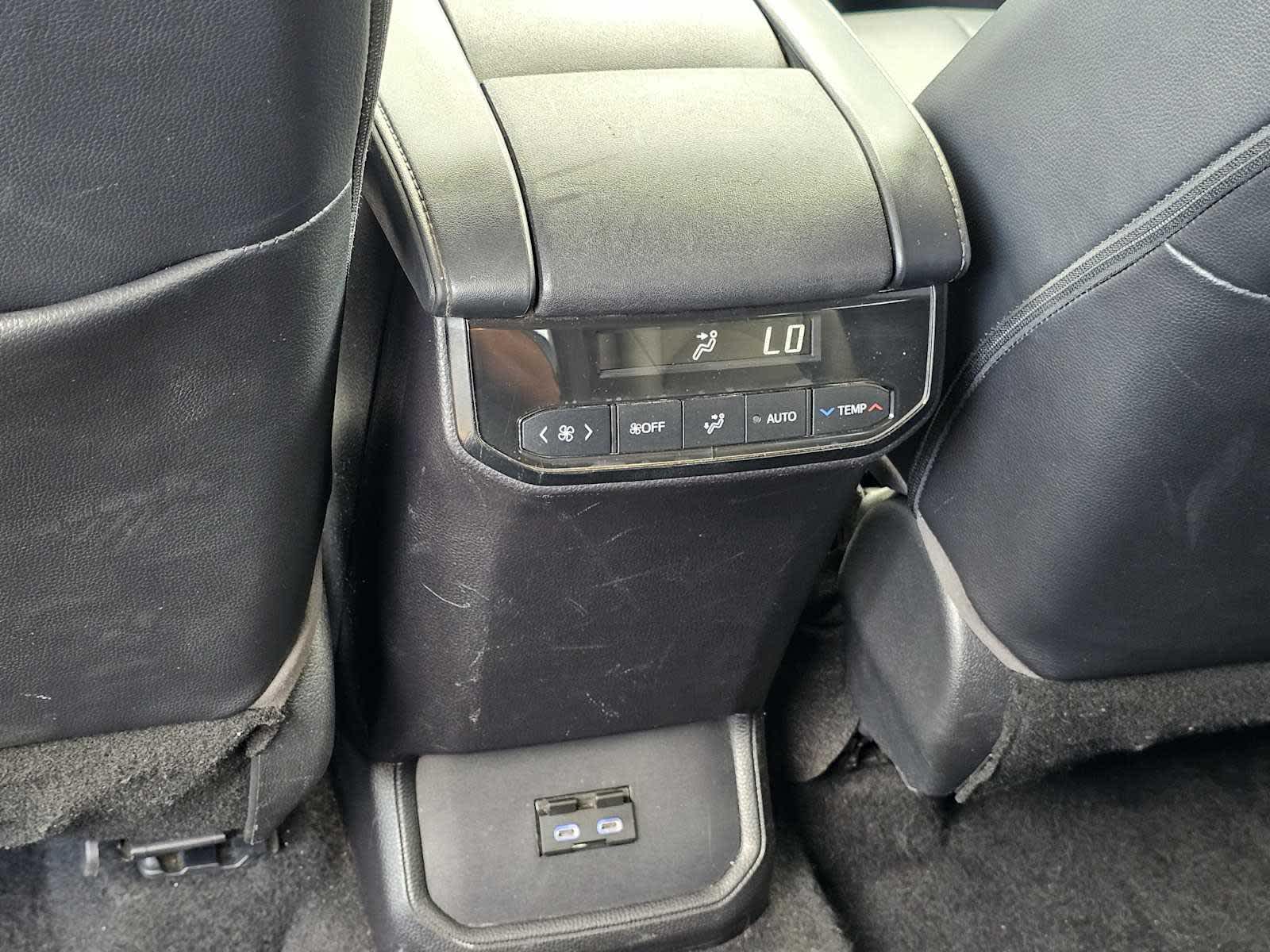 2022 Toyota Highlander XLE photo 19