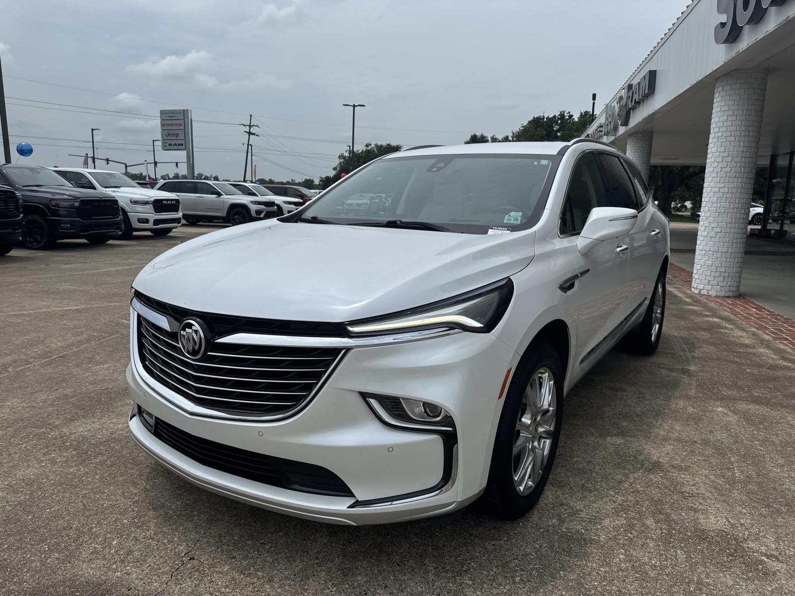 2022 Buick Enclave Premium photo 2