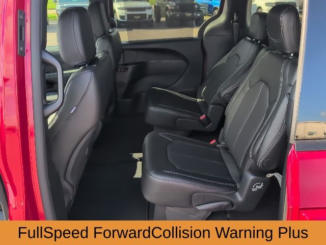 2026 Chrysler Pacifica photo 4