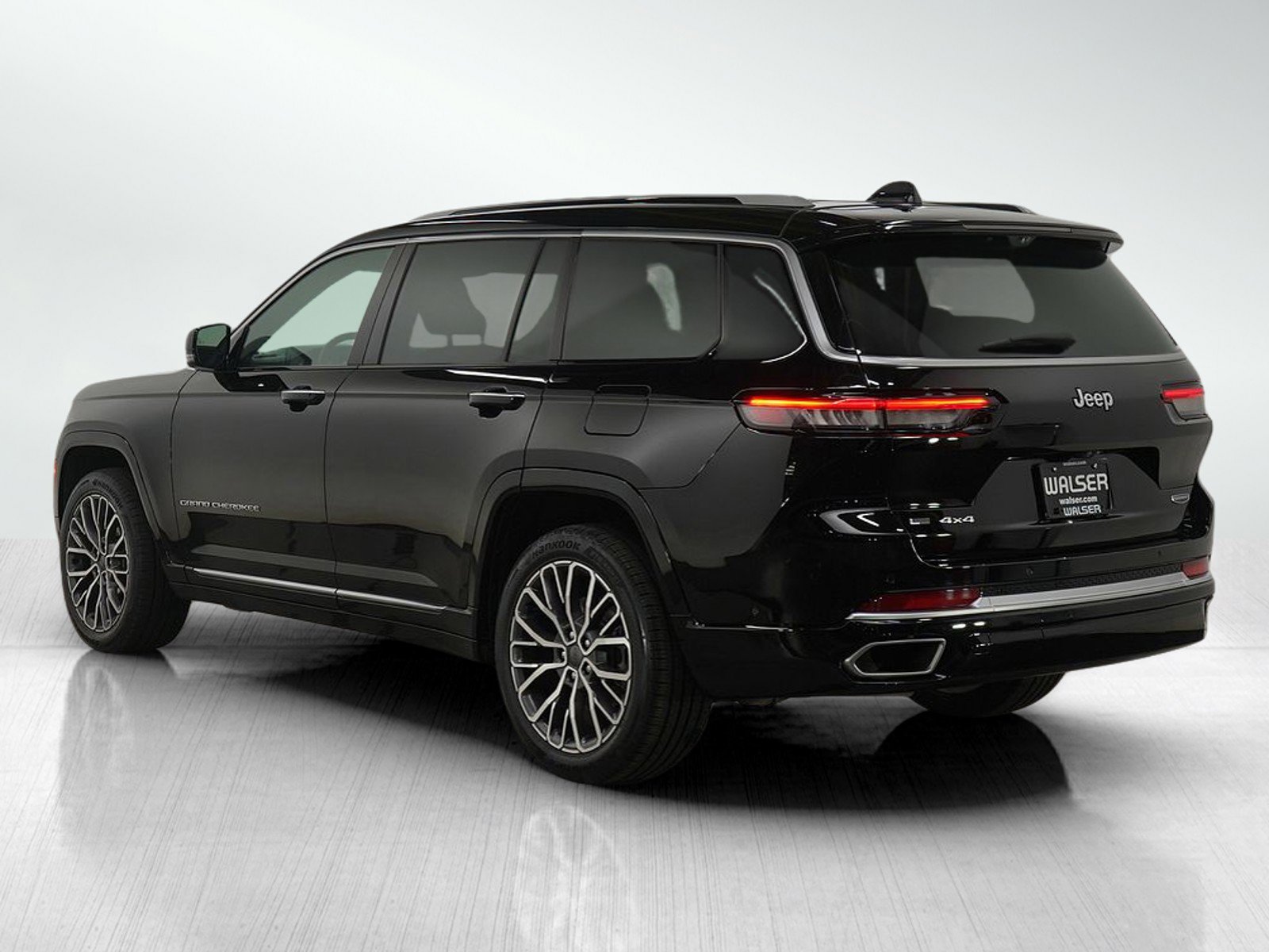 2022 Jeep Grand Cherokee L Summit photo 2