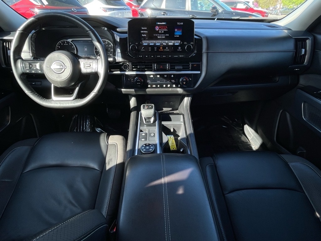2022 Nissan Pathfinder SL photo 3