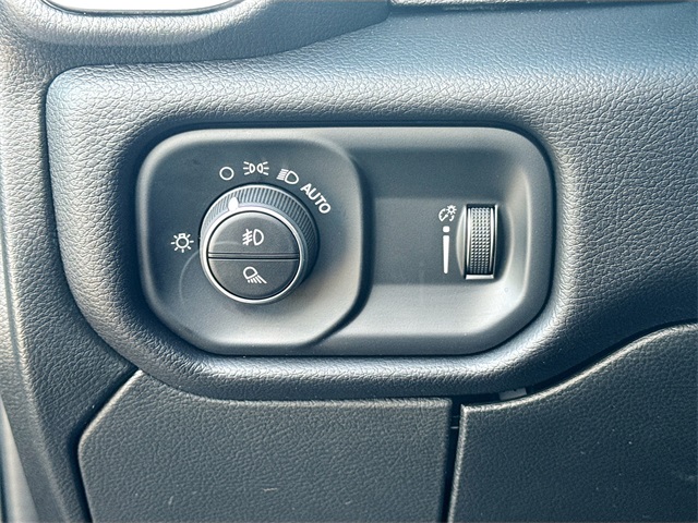 2025 Ram 3500 Big Horn photo 9