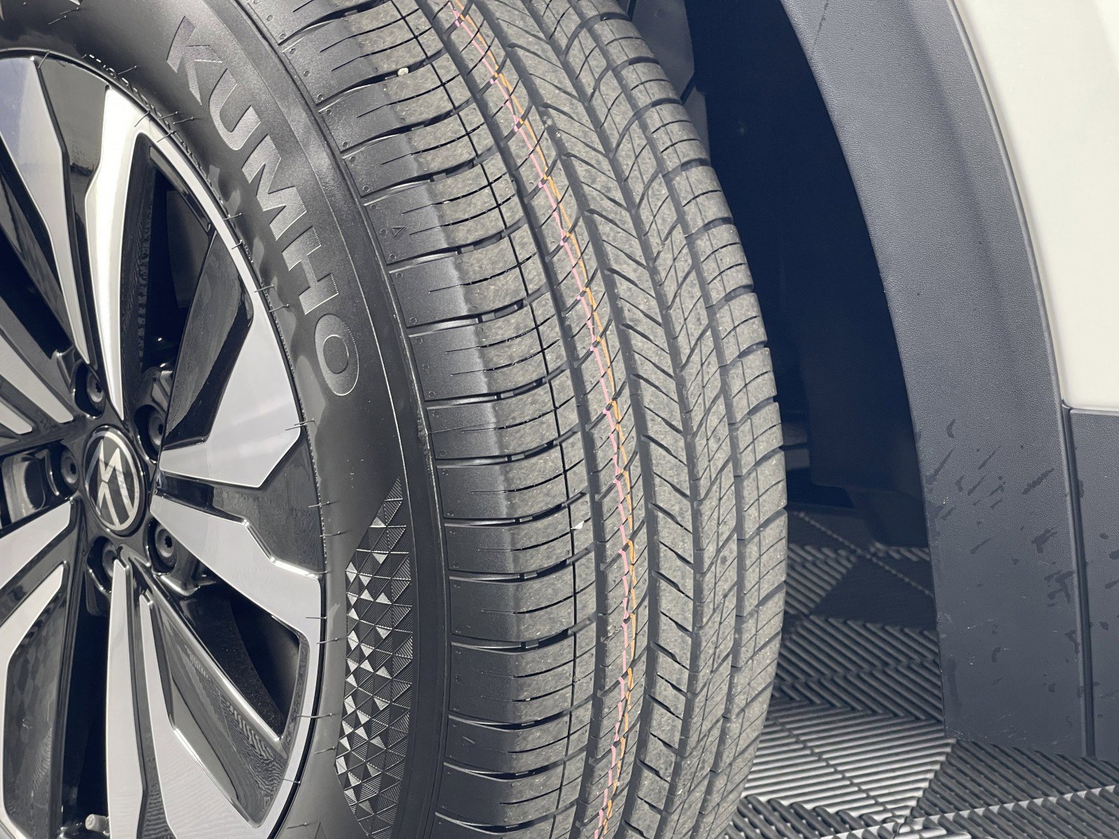 2026 Volkswagen Atlas SE photo 4