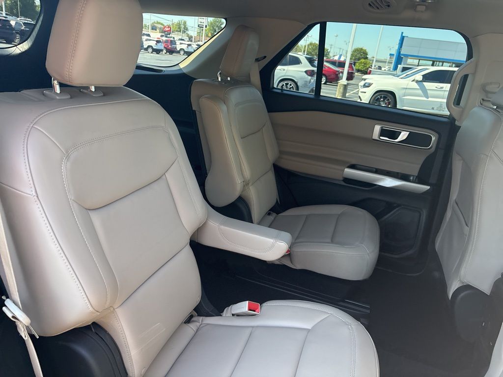 2023 Ford Explorer XLT photo 13