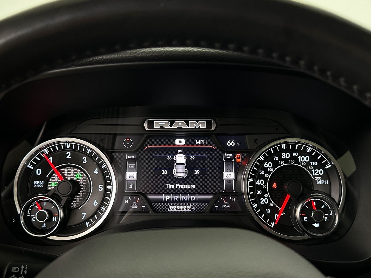2022 Ram 1500 Laramie photo 9