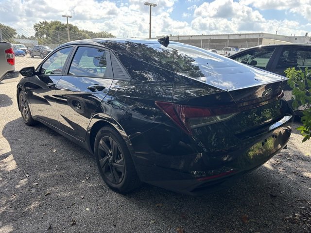2022 Hyundai Elantra SEL Convenience photo 4