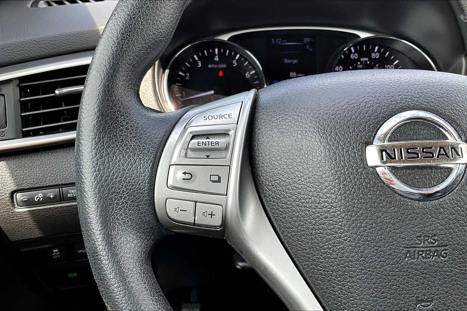 2016 Nissan Rogue SV photo 19
