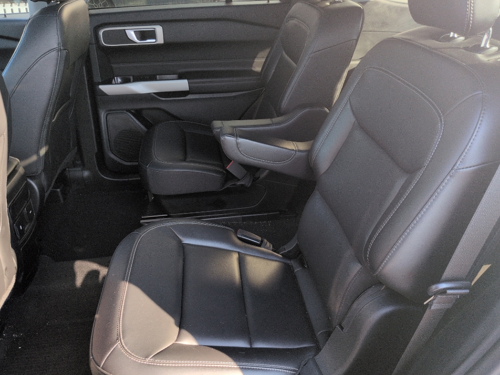 2023 Ford Explorer XLT photo 3