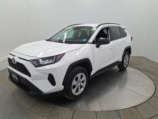 2021 Toyota RAV4 LE photo 3