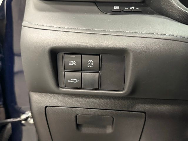 2023 Toyota Highlander LE photo 7