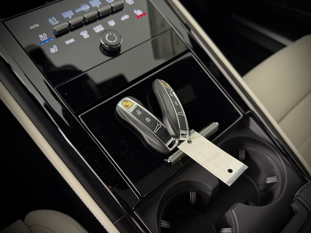 2025 Porsche Panamera 4 photo 27