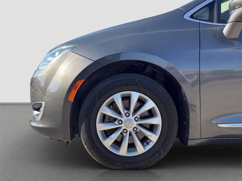 2019 Chrysler Pacifica Touring L photo 5