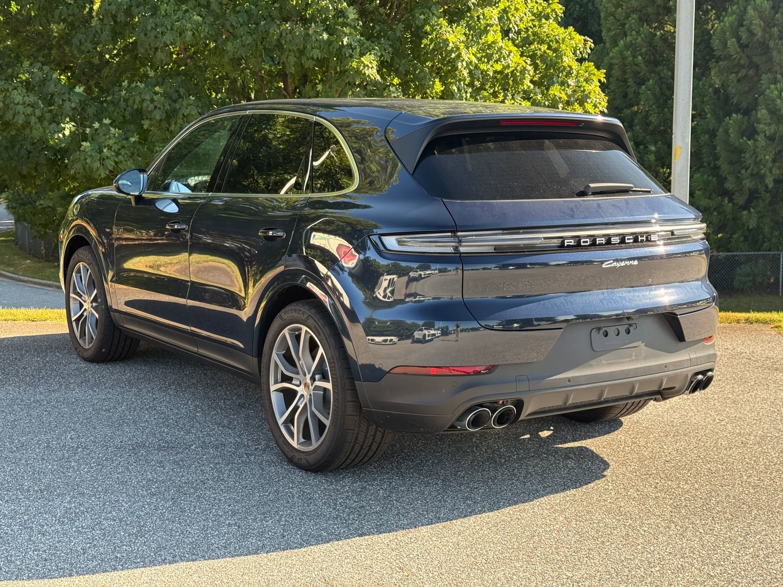 2025 Porsche Cayenne Base photo 3