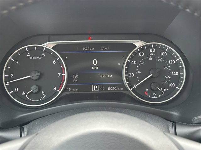 2025 Nissan Sentra SV photo 13