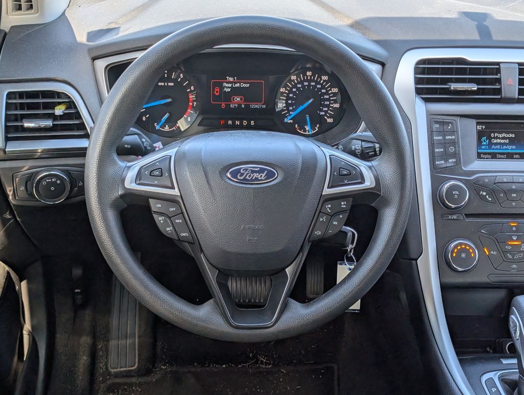 2015 Ford Fusion SE photo 8