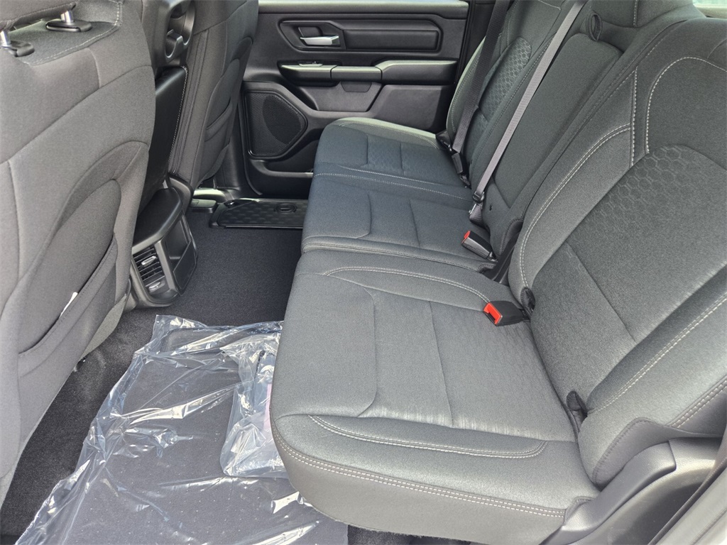 2025 Ram 1500 Tradesman photo 4