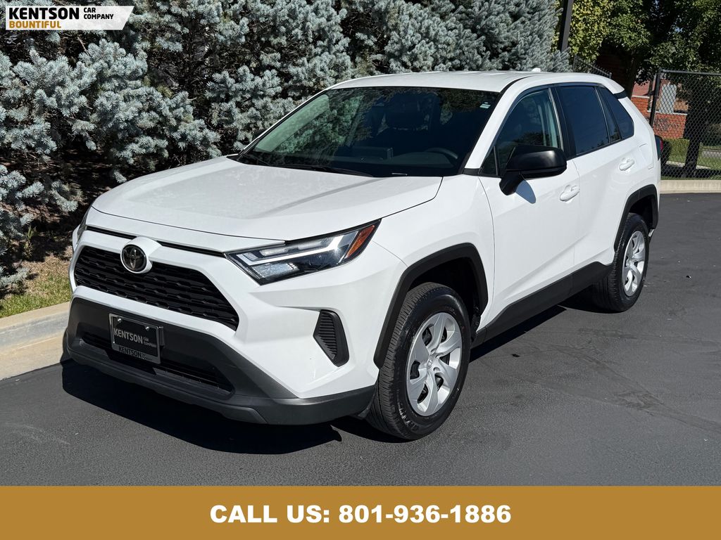 2024 Toyota RAV4 LE photo 3