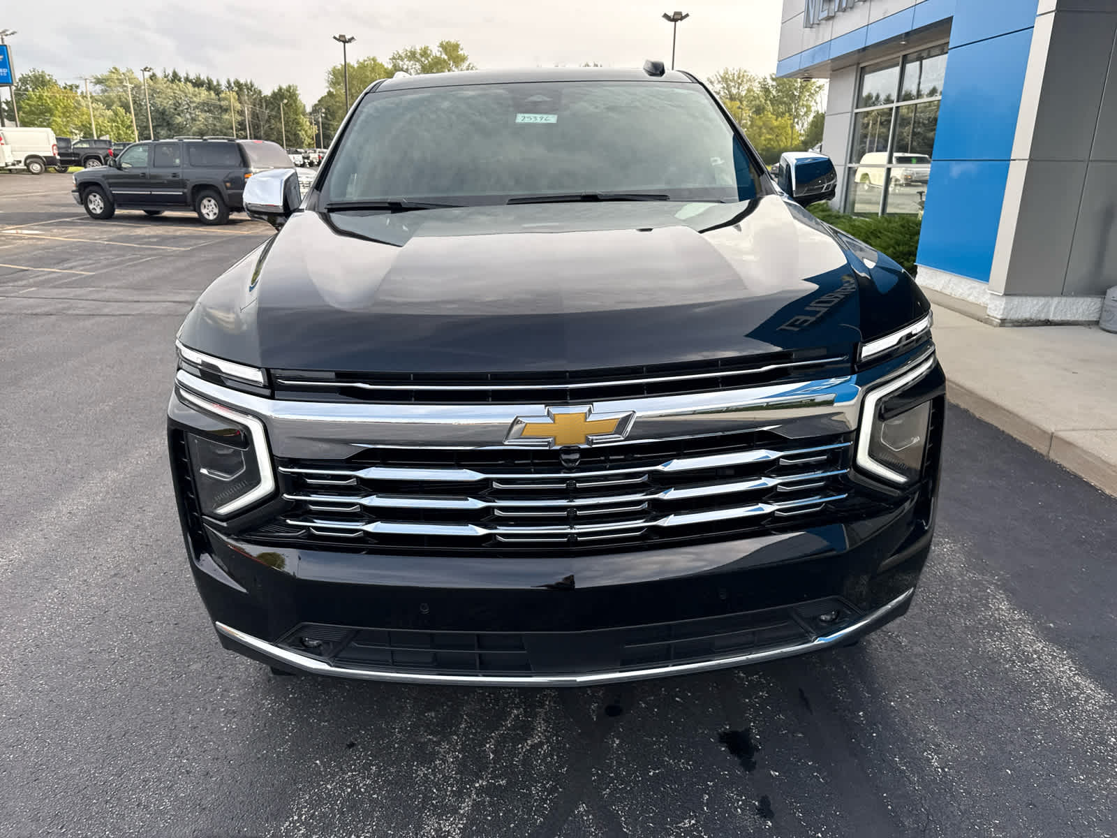 2025 Chevrolet Tahoe Premier photo 2