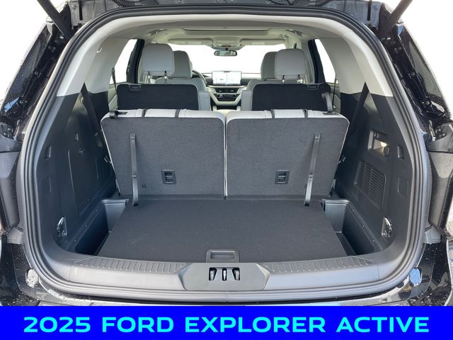 2025 Ford Explorer photo 5